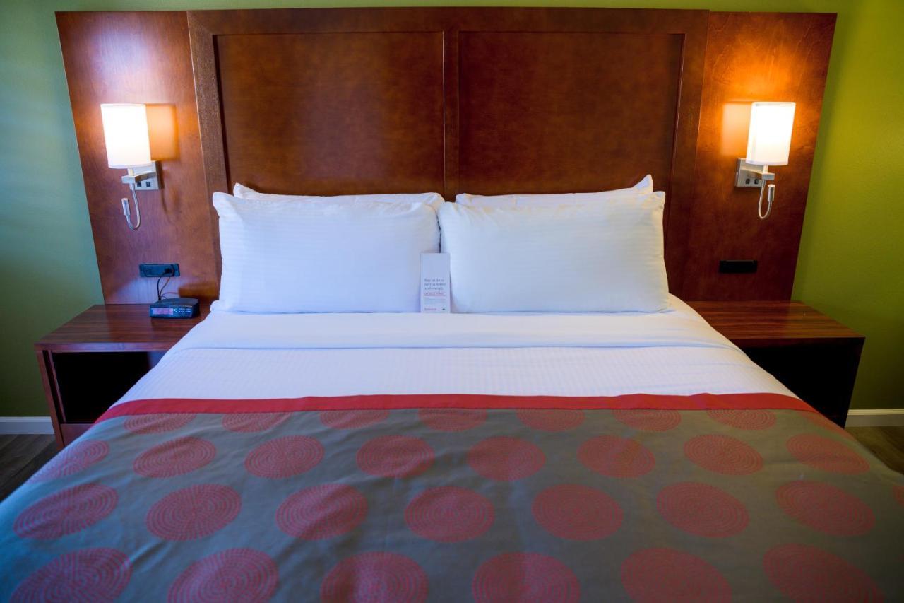 Ramada By Wyndham Mountain View Hotel Eksteriør billede