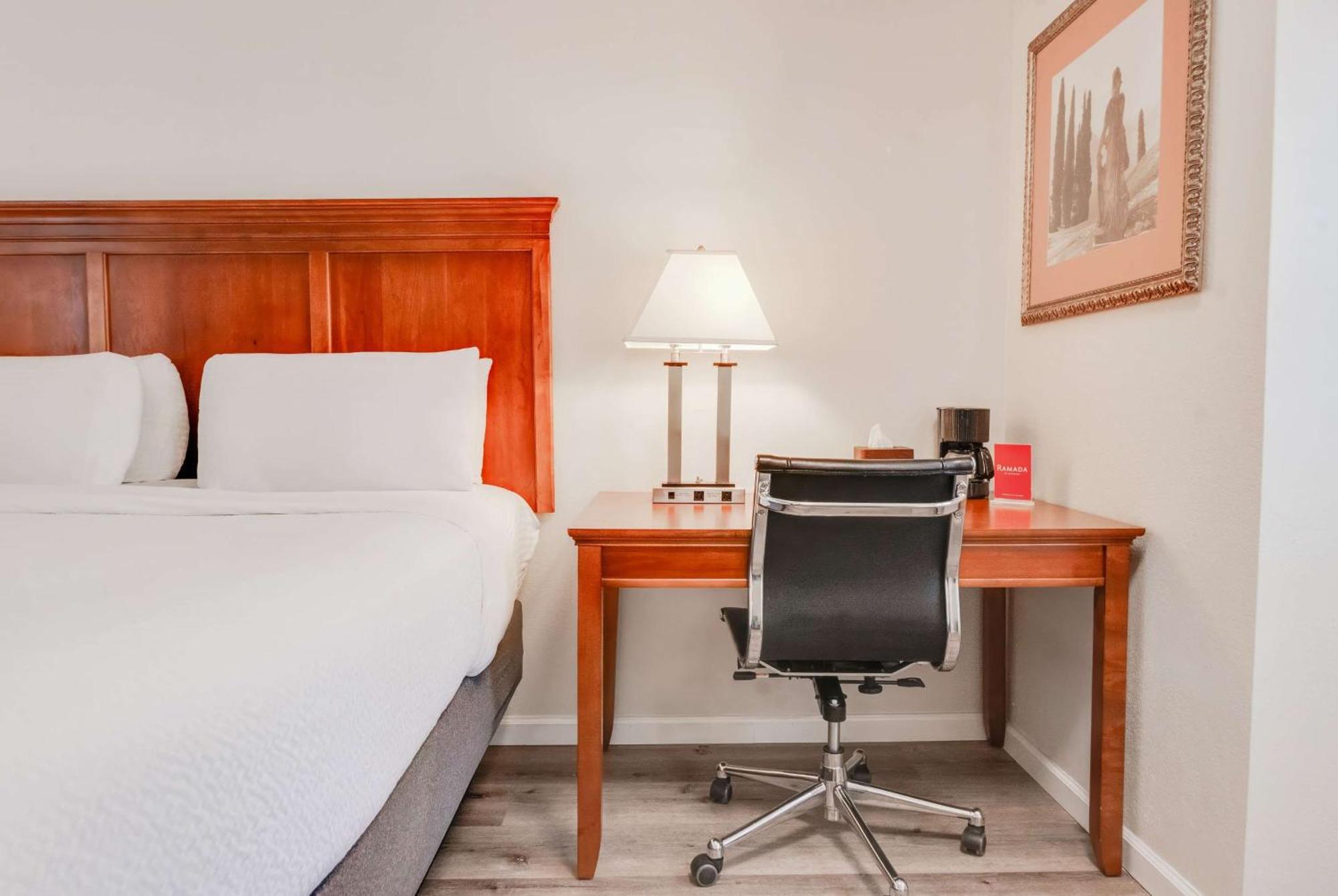 Ramada By Wyndham Mountain View Hotel Eksteriør billede