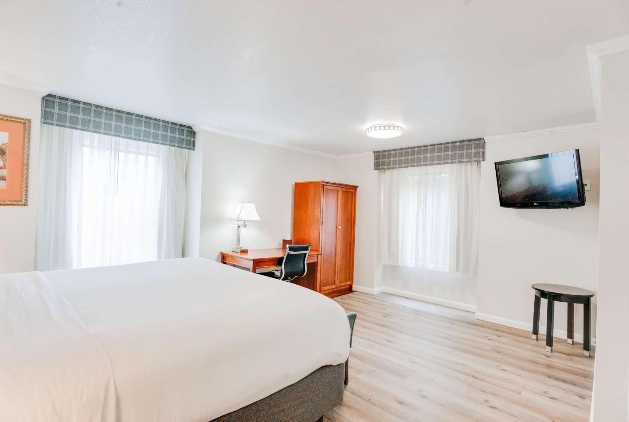 Ramada By Wyndham Mountain View Hotel Eksteriør billede