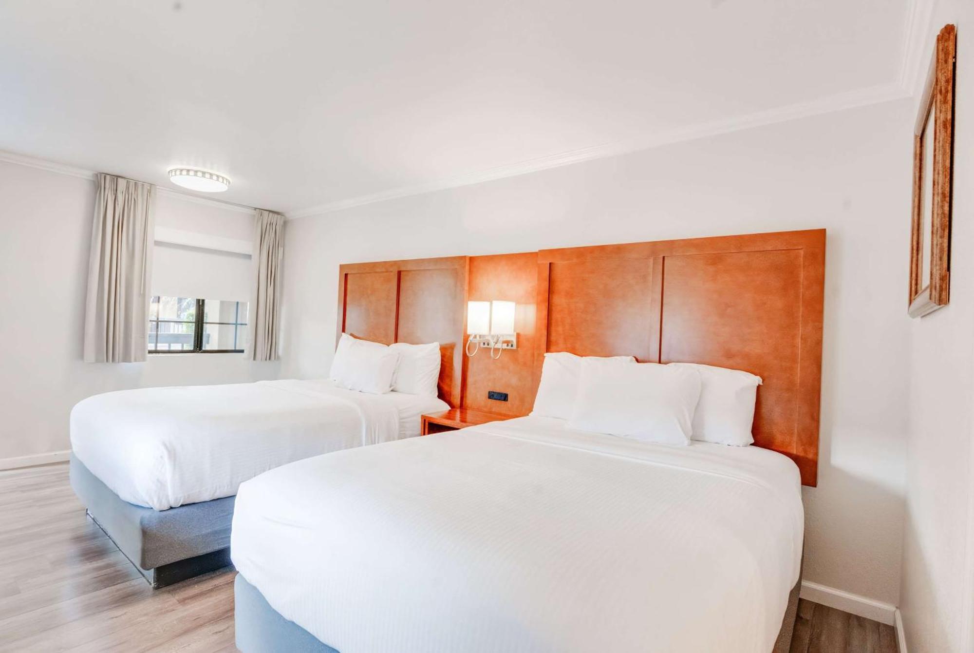 Ramada By Wyndham Mountain View Hotel Eksteriør billede