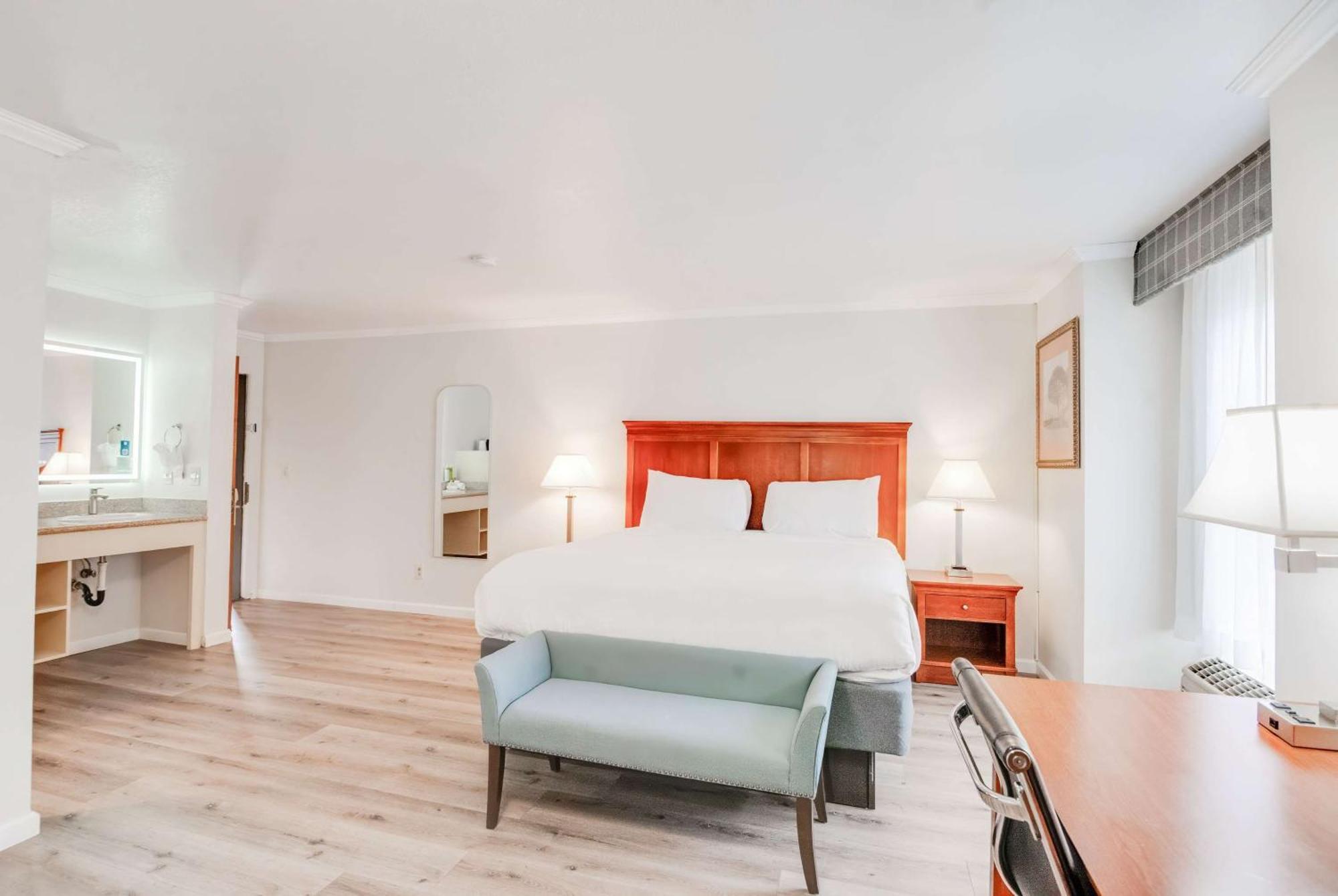 Ramada By Wyndham Mountain View Hotel Eksteriør billede