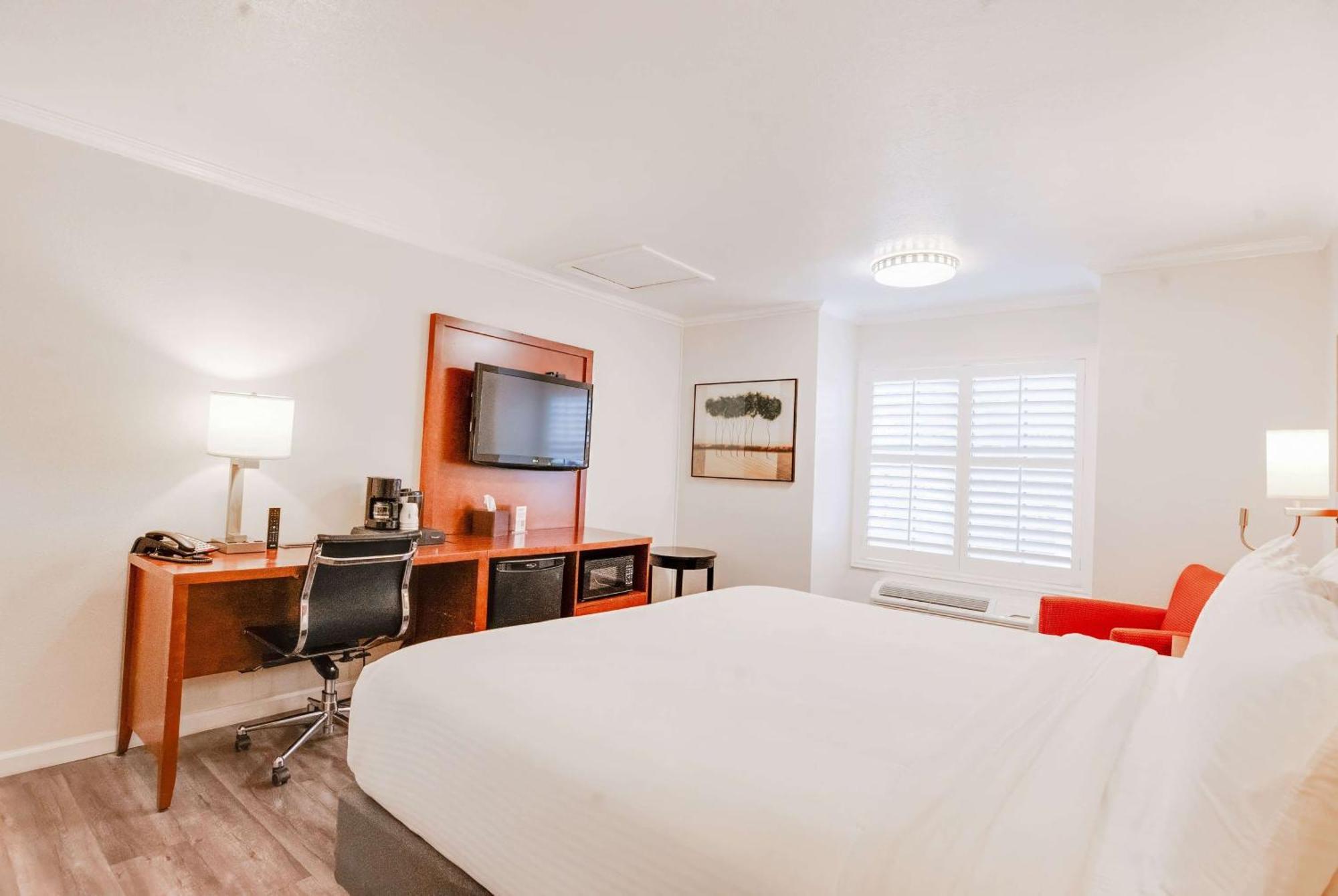 Ramada By Wyndham Mountain View Hotel Eksteriør billede