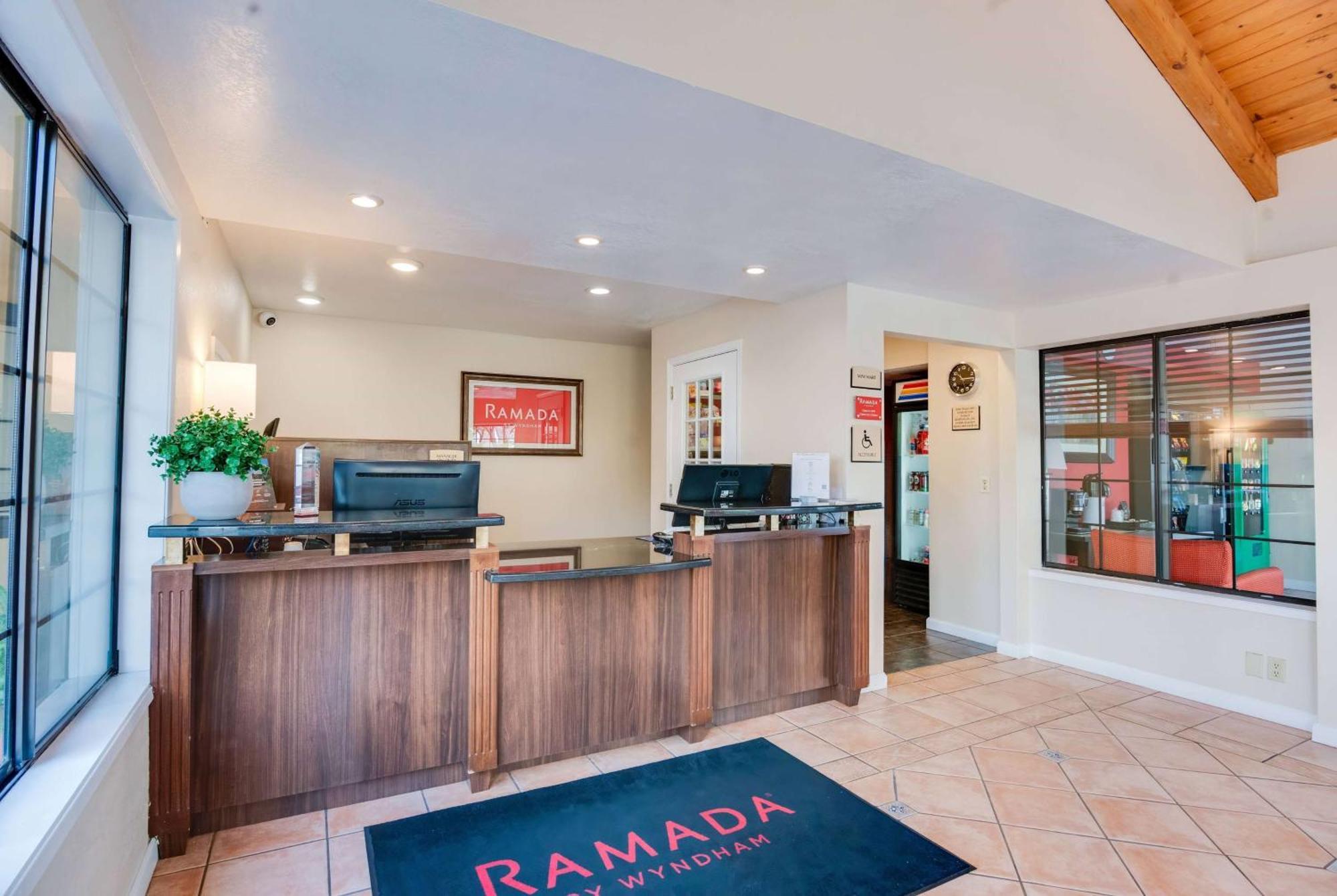 Ramada By Wyndham Mountain View Hotel Eksteriør billede