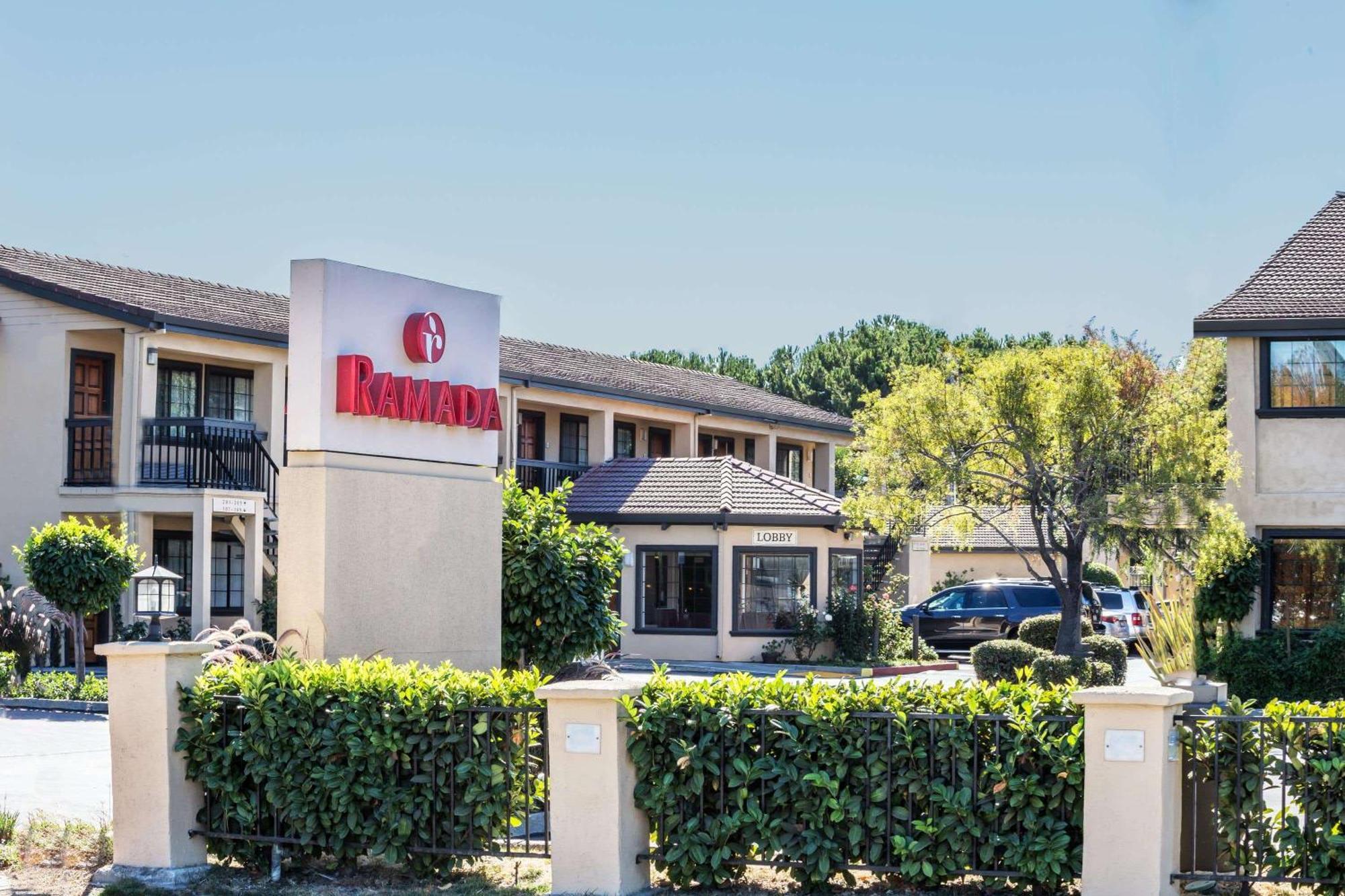 Ramada By Wyndham Mountain View Hotel Eksteriør billede